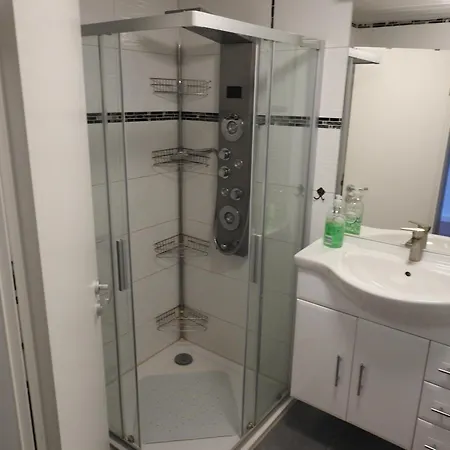 Alte Schmiede דירה ראתנאו